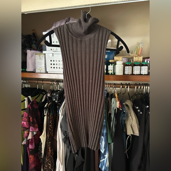 Grey Ribbed Sleeveless Top - Picture 4 of 7